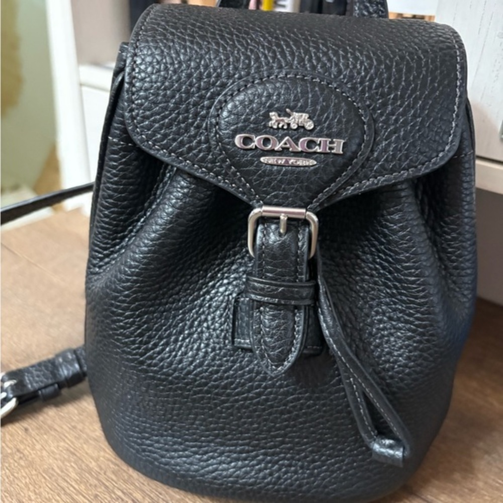 Coach Black Pebbled Leather crossbody with tan suede interior. 
Great condition!